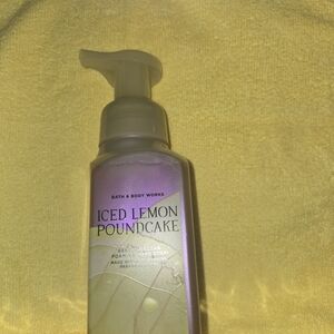 Bath & Body Works Iced Lemon Poundcake Foaming Hand Soap